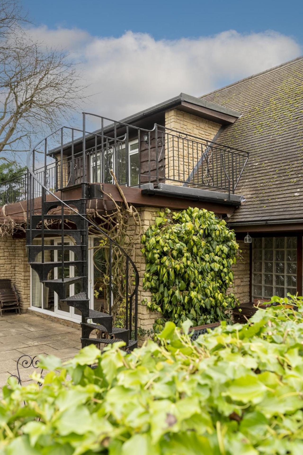 Sandford Meadow Guest House Kennington  Екстер'єр фото